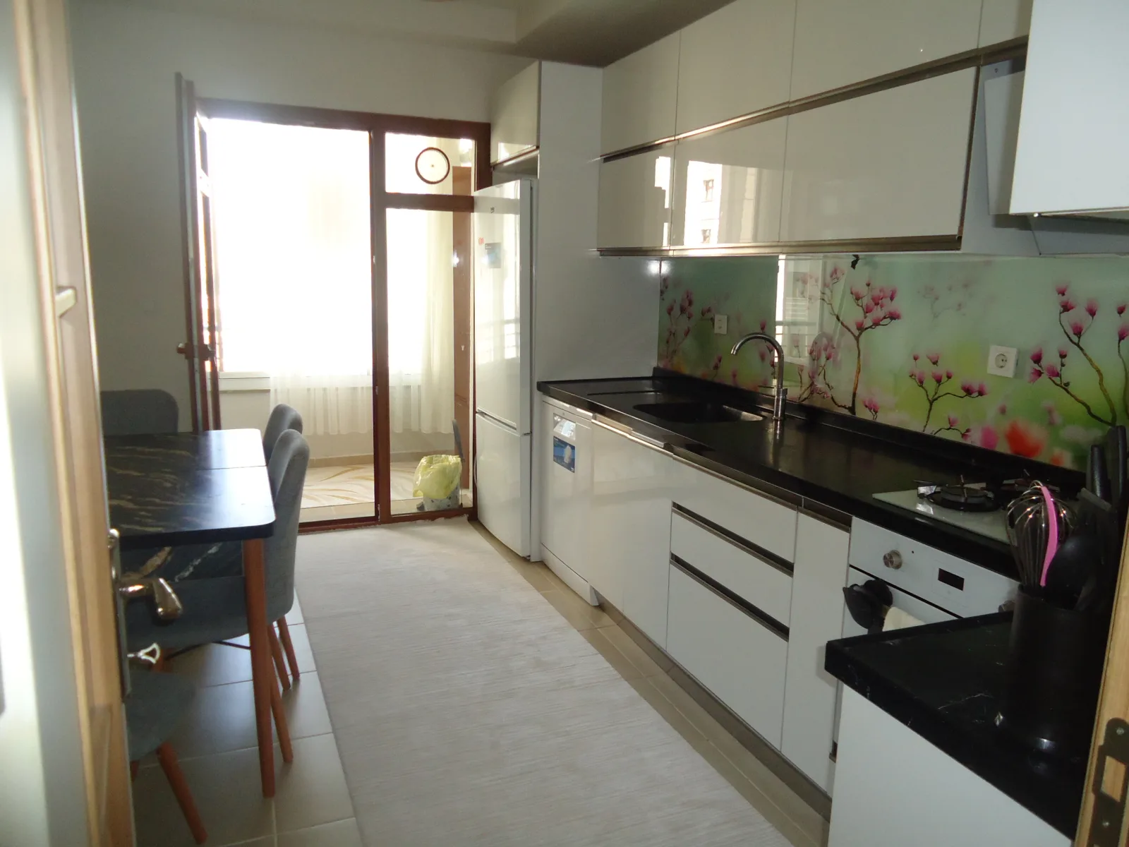 KRC'DEN MERKEZİ KONUMDA KATTA SATILIK 3+1 DAİRE