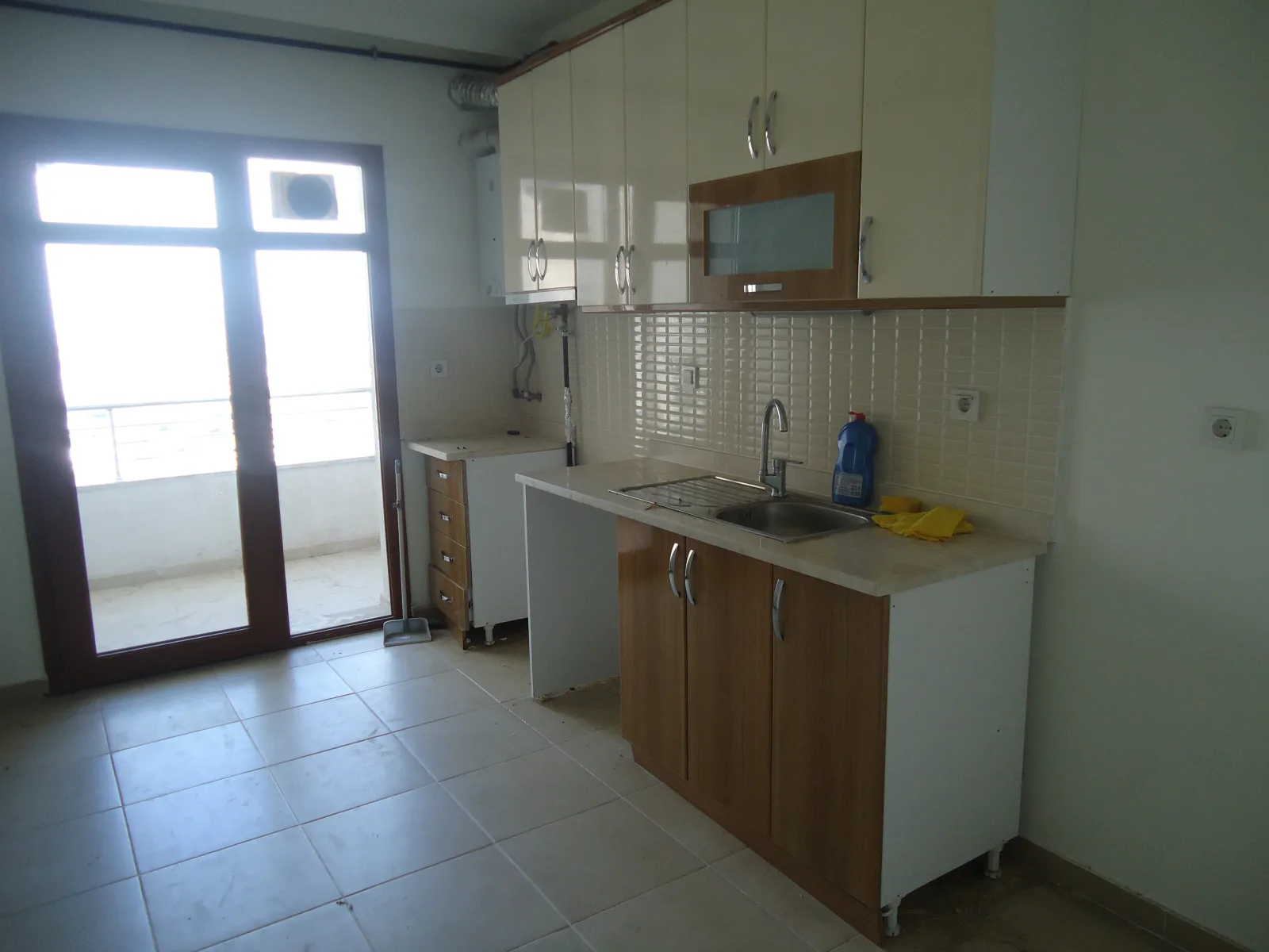KRC'DEN MERKEZİ KONUMDA KATTA SATILIK TAPULU 3+1 DAİRE