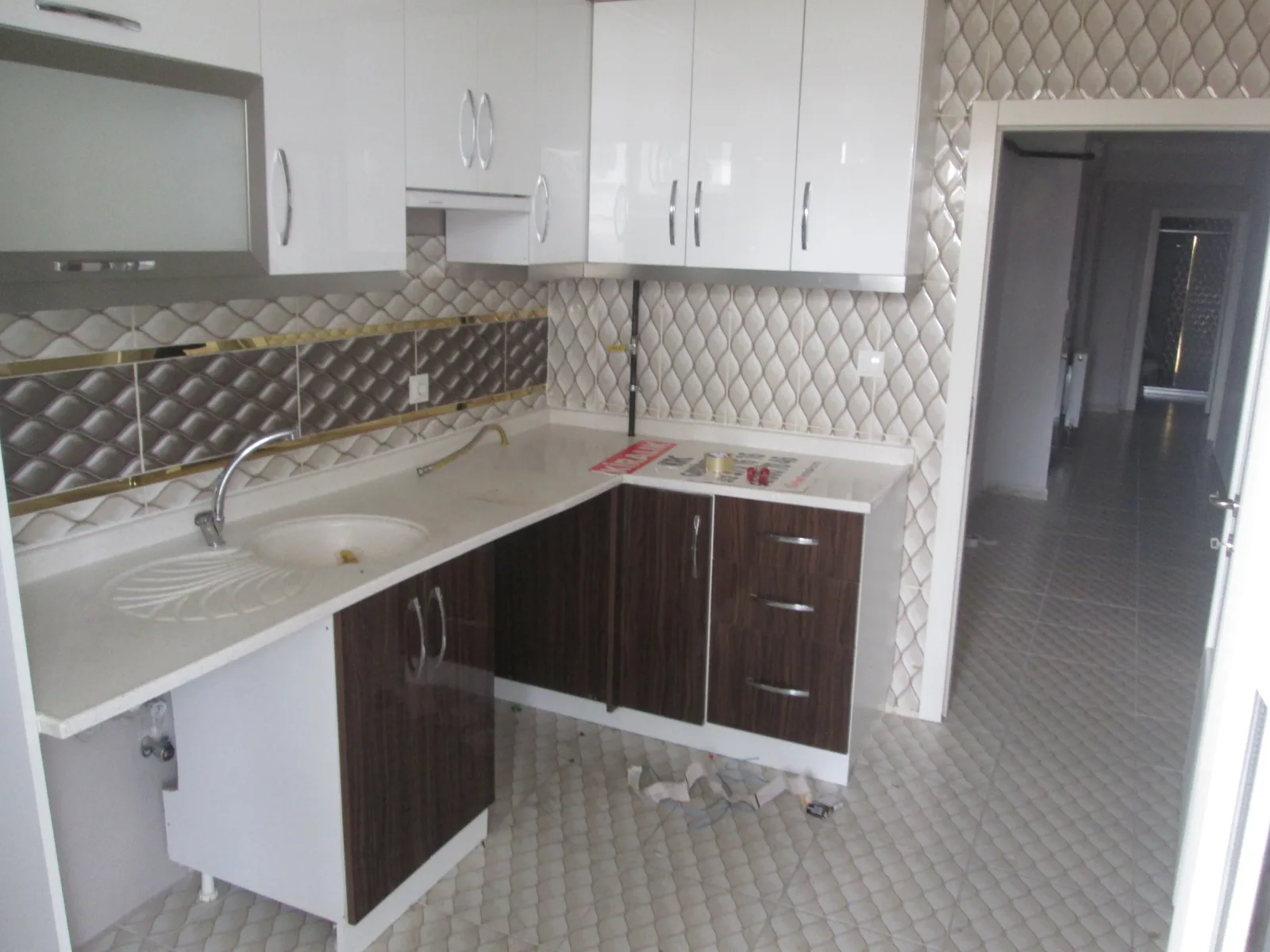 KRC'DEN MERKEZİ KONUMDA ASANSÖRLÜ SATILIK 3+1 DAİRE