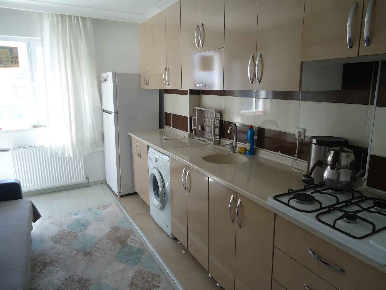 KRC'DEN CADDE ÜZERİ GENİŞ KATTA SATILIK 3+1 DAİRE