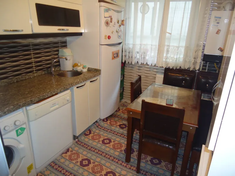 KRC'DEN MERKEZİ KONUMDA ARA KATTA SATILIK 3+1 DAİRE