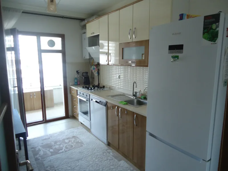 KRC'DEN MERKEZİ KONUMDA KATTA EŞYALI 3+1 KİRALIK DAİRE