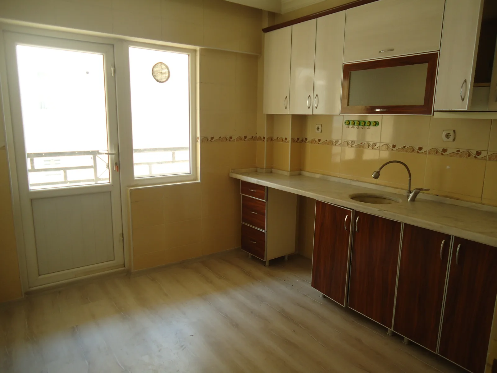 KRC'DEN 4.KOLORDUYA YAKIN MESAFEDE KİRALIK 3+1 DAİRE