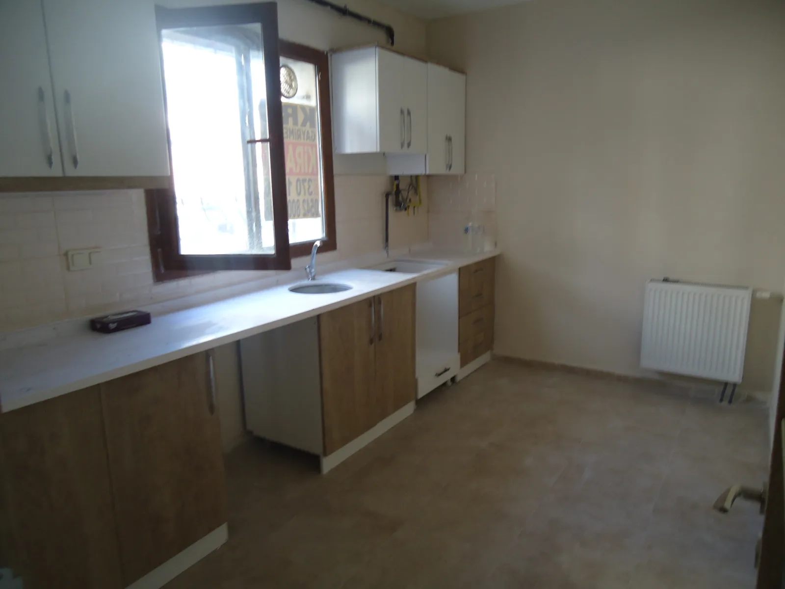 KRC'DEN MERKEZİ KONUMDA KISA BLOKLARDA KİRALIK 3+1 DAİRE